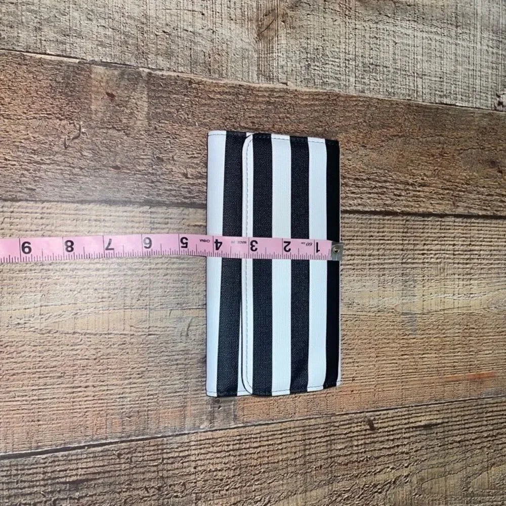 NWOT Kut from the Kloth Slim Striped Wallet